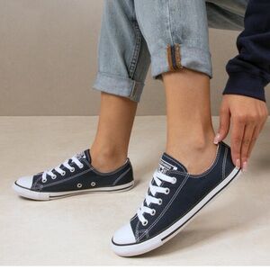 Converse Women's Classic black Sneakers